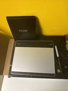 Wacom CTH-480 Intuos Pequeño Lápiz Creativo y Tableta Táctil Juego Completo - Imagen 1 de 8