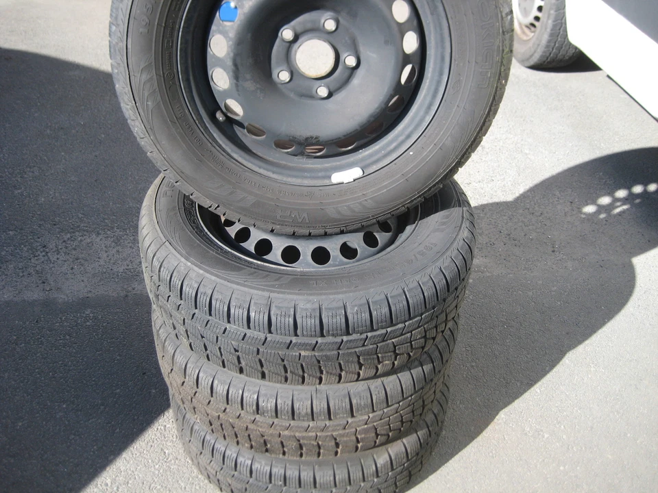 Satz Winterreifen195/65R15 95H Golf V,VW Caddy 15 Zoll - Bild 1 von 1
