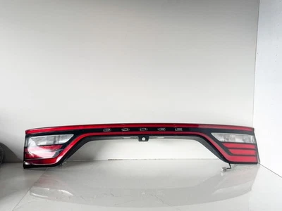 Barra de luz trasera central para puerta levadiza Dodge Durango 2014-2024 con cámara OEM Foto 1 de 4
