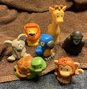 7 Fisher-Price Little People Share & Care Safari - Replacement - Picture 1 of 17