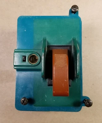 Interruptor eléctrico de sierra de mesa Makita 2703 con montaje de caja Foto 1 de 4