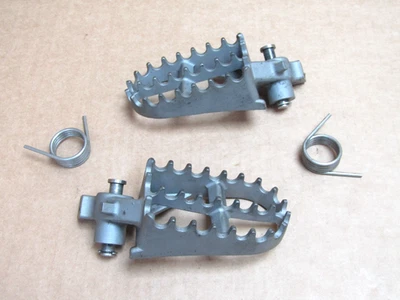 Par de reposapiés de pilotos BMW R1200GS 2008 28.546 millas (14666) Foto 1 de 4