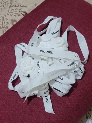 4 x Designer CHANEL White Giftwrapping Ribbons with Flower, Various Lengths - Image 1 of 4