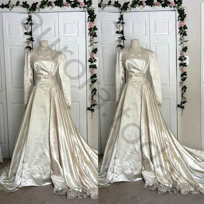 Vestidos de novia victorianos satinados manga larga tren de barrido cuello cuadrado vestidos de novia Foto 1 de 4
