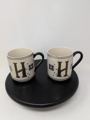 Par de tazas Anthropologie letra H azulejos Margot monograma mosaico negro dorado Foto 1 de 4