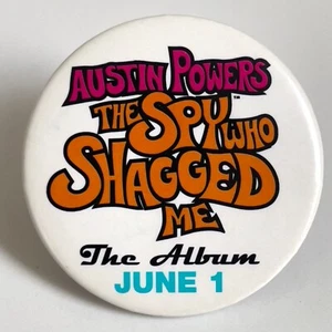 Vintage 1999 AUSTIN POWERS Soundtrack promo button Spy Who Shagged Me film pin - Picture 1 of 2