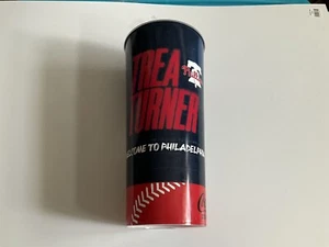 PHILLIES~2023 TAZA DE RECUERDO Trea Turner BIENVENIDO A FILADELFIA SGA arañazos - Imagen 1 de 9