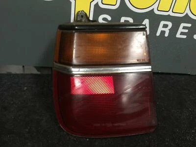 Luz trasera izquierda Toyota Camry SV21 03/1987-09/1989 Foto 1 de 4