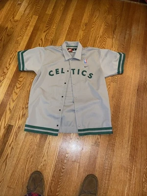 Camisa de tiro vintage 2004 Nike Boston Celtics deletreada botón a presión calentamiento S Foto 1 de 4