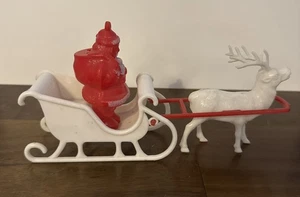 Vintage 50er Jahre Hartplastik Weihnachtsmann auf Schlitten mit Rentier Rosbro Rosen - Bild 1 von 11