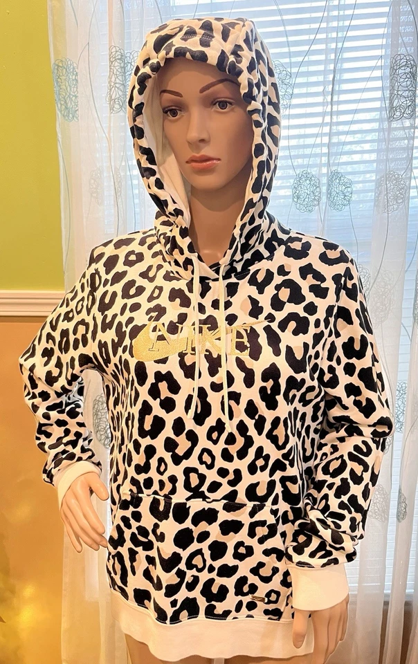Sudadera con capucha Nike Sportwear Club estampado polar leopardo para mujer talla M Pullover Foto 1 de 4