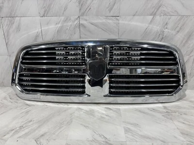 Dodge Ram 1500 2013-2018 montaje de rejilla OEM parrilla central delantera Foto 1 de 4