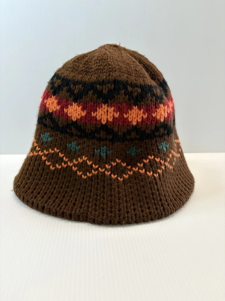 Sombrero cubo tejido Zara patrón geométrico marrón con naranja talla mediana usado en excelente estado Foto 1 de 4