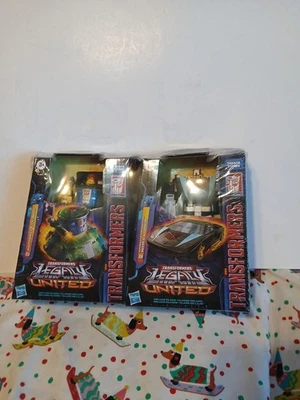 Transformers Legacy United G1 Cosmos Deluxe Class Figure and wheel jack lot of 2 - Image 1 of 3