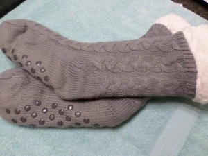 NWOT 1-pair Muk Luks Cabin Socks**Sz.M (shoe sz.7-9) Anti-skid - Picture 1 of 2