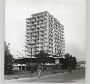 Foto de prensa Sam Waagenaar del Hotel Riviera Comunista BULGARIA Arquitectura Años 50 - Imagen 1 de 2