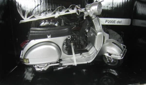 Moto clásica VESPA P200E - 200 E • 1978 (Escala 1/12) Nuevo, New Ray, original - Imagen 1 de 6