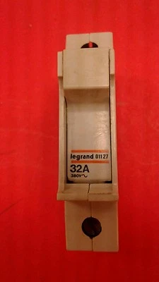 SOPORTE FUSIBLES LEGRAND 01127 32A 380V.   4A Foto 1 de 2