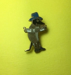 Pin vintage, ""I'm An Armadillo No Nukes", pasador armadillo vaquero - Imagen 1 de 1