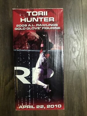 SGA Torii Hunter 2009 Gold Glove Figurine - Exclusive Stadium Giveaway - Изображение 1 из 4