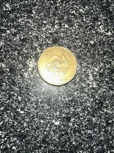 2002 $1 ONE DOLLAR COIN - YEAR OF THE OUTBACK - MISSHAPED RARE - Picture 1 of 4