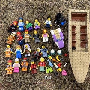 LEGO LOT OF 20 MINIFIGURES City Mixed Lot With Accessories lot 20 boat jet ski - Picture 1 of 1