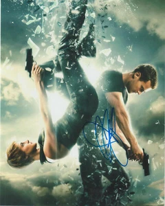 Foto autógrafa divergente firmada a mano por THEO JAMES 8 x 10 con certificado de autenticidad bonita foto y AUTO - Imagen 1 de 2