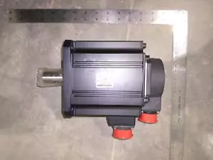 MITSUBISHI ELECTRIC AC SERVO MOTOR HC-SFS152 3AC 122V 9.0A 9.0KG - Picture 1 of 7