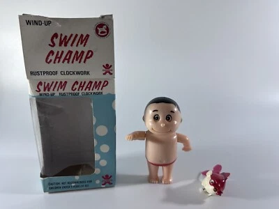 Figura Muñeca Personaje Cuerda Plástico Bandai Japan SWIM CHAMP WHITE BOY & FISH Foto 1 de 4