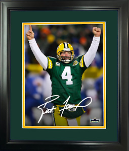 Framed Brett Favre Green Bay Packers Facsimile Engraved Auto 12"x15" Photo Holo