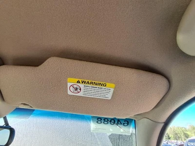 Parasol para pasajeros viseras dobles para 03-05 CROWN VICTORIA 2718203 Foto 1 de 4