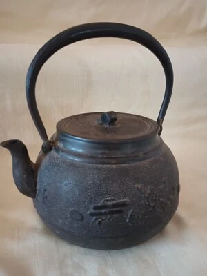 Старинный японский подписанный чугунный патиновый чайник, отличное состояние товара без ржавчины, - Изображение 1 из 4