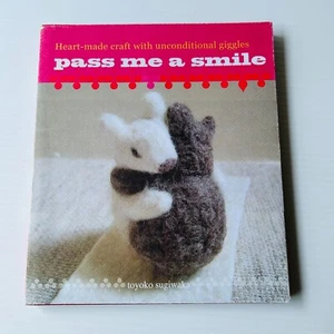 Pass Me a Smile by Toyoko Sugiwaka 2009 Paperback Handmade Toys Dolls Craft  - Bild 1 von 14