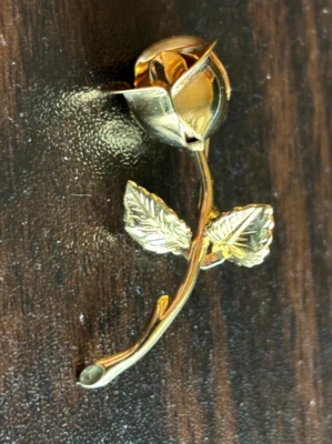 Vintage Munet Rose Pin Gold Broach - Image 1 of 4