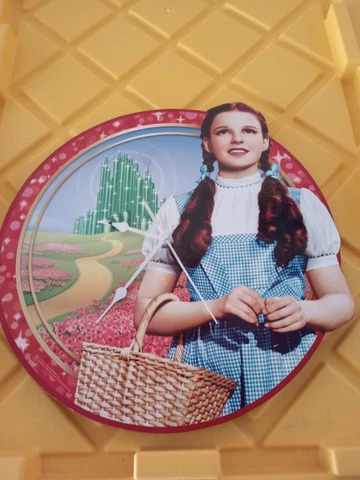 WIZARD OF OZ Emerald City Dorothy Wall Clock #17316 Does NOT Work! Cover
