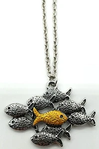 Fischschwarm Charm Anhänger Halskette Silber Wage es, anders zu sein Geschenk Neu - Bild 1 von 4