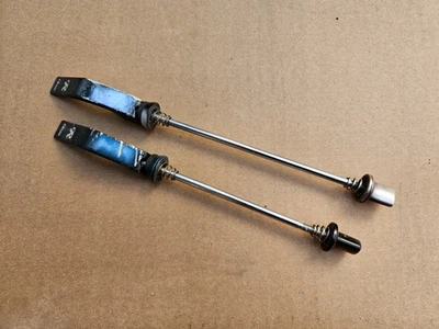 Juego de brochetas de liberación rápida Rolf vintage para bicicleta de carretera 100 mm/130 mm delanteras + traseras negras Foto 1 de 4