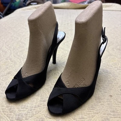 Tacones Stuart Weitzman para mujer negros satinados talla 8,5N (COMO NUEVOS) Foto 1 de 4