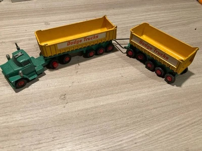LESNEY MATCHBOX DODGE TRACTOR K-16 verde e giallo mancano 2 pneumatici - Immagine 1 di 4