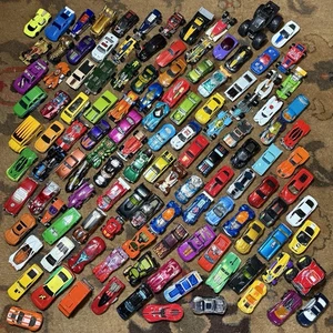 Hot Wheels Solo Lote a Granel 100+ Coches de Juguete Surtidos Años 80 90 Años 2000’s Colección Mix - Imagen 1 de 19