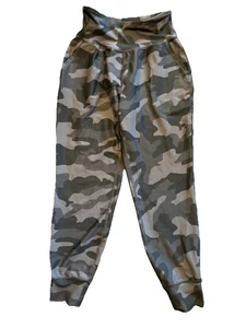 Pantalones de chándal para mujer Old Navy Powersoft gris negro camuflaje talla mediana - Imagen 1 de 3