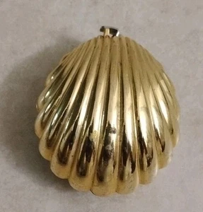 Vintage 1980's Ladies Gold Tone ClamShell Tape Measure 39" Inches Tape Lenght - Picture 1 of 3
