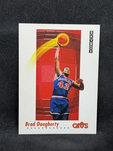 SkyBox #47 1991-92 Brad Daugherty Cleveland Cavaliers excelente - Imagen 1 de 2