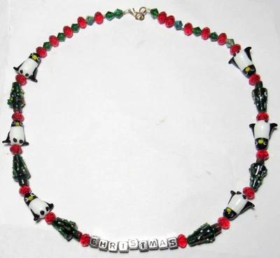COLLAR COLGANTE 3D árbol pingüino de Navidad ENCANTO rojo verde cuentas Swarovski LETRA Foto 1 de 4