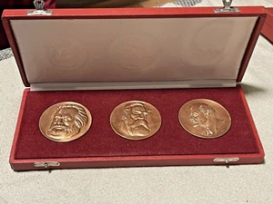DDR MEDAILLE 3er Set - Karl Marx, Friedrich Engels, Lenin - Bronze mit Schachtel - Bild 1 von 8