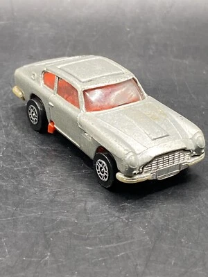 Coche de juguete coleccionable vintage Corgi '79 Aston Martin DB6 plateado James Bond Foto 1 de 4
