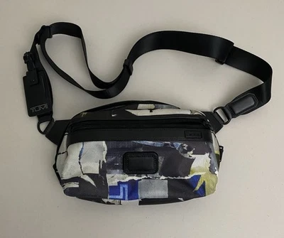 Tumi ALPHA Nylon Este Oeste Bandolera Cintura Paquete Póster Impresión Foto 1 de 4