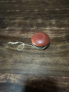Vintage Holz Yo Yo Rot & Blau. Original Saite. Unmarkiert - Bild 1 von 12