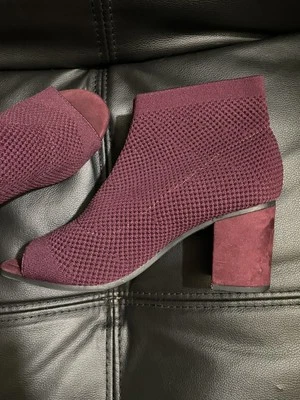 BLANCO. Botines Peep Toe perforados elásticos tacón bloque ciruela 8 Foto 1 de 2