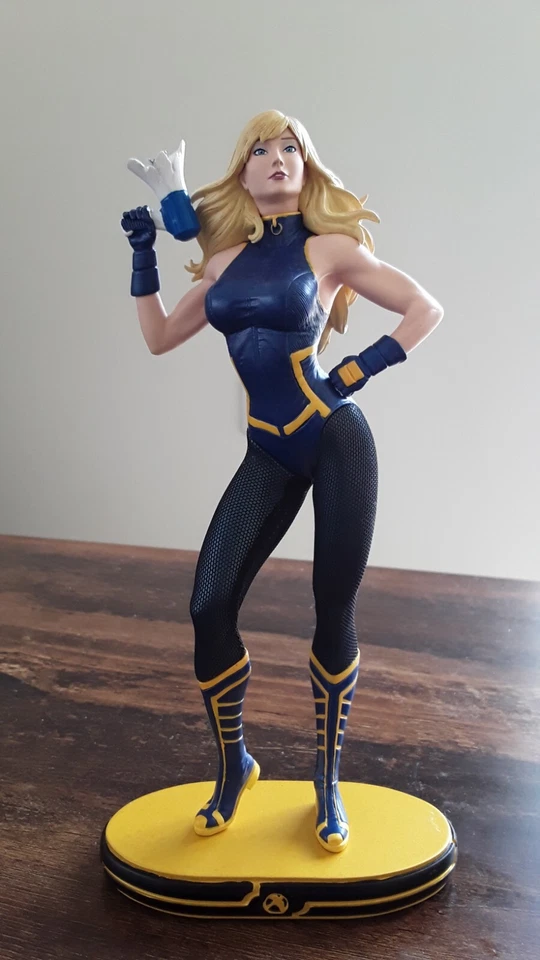 DC 收藏品黑色金丝雀封面女孩雕像 9.5 英寸 - 二手 — 第 1/2 张图片